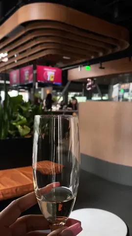joey uptown is becoming my fav spot in houston #fyp #foryoupage #minivlog #dayinmylife #blackgirltiktok #trending #houstontx #joeyuptown #OscarsAtHome