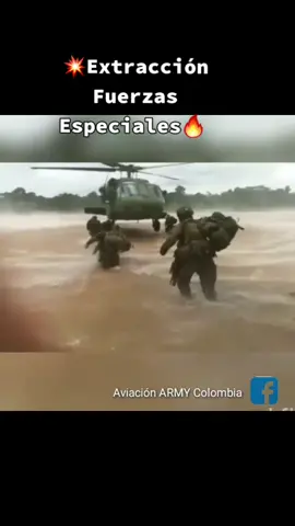 💥Extracción Fuerzas Especiales🔥 En algún lugar de nuestra geografia colombiana con dificultad para aterrizar 😱 se logró extraer  equipo de reconocimiento. #aviacionARMYColombia #blackhawk #viral #parati #vuelo #aviacion #army #ejercito #combate #fyp #asaltoaereo #operaciones #apoyo