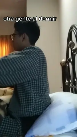 otra gente al dormir // yo