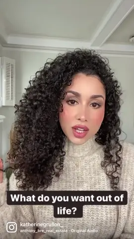 Am I the only one 🥲 #datinglife #datingtiktok #curlyhaircheck #curlyhead #3bhair #softlife_things #softlifeproblems #girltalkadvice #dominicansbelike #spring #feminineurge #delusionalgirl #adultingbelike #goalscheck #goalsrelationship