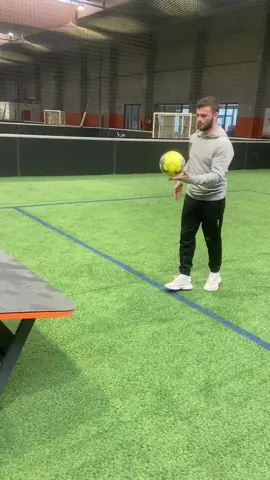 🕺 De la maitrise technique avec la Teqball #charleroi #carolo #pourtoi #belgium #foot #teqball