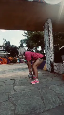 💗 #workout #Fitness #outside #graffiti #graffitiart #girlwithtattoos #girl #fitnessgirl @sculpticus