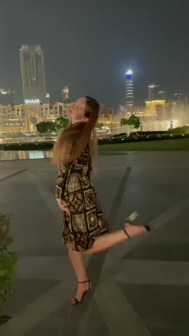 #arash #onenightindubai #cabincrewlife #dinnerviews #fountainviews #dubaitiktok #russiangirl #versacedress #allweneedisonenightindubai