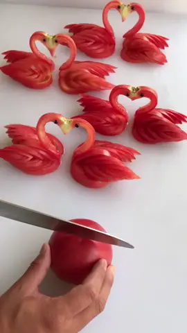 tỉa thiên nga từ cà chua đơn giản#đầubep #họcnấuăn #nấuăn #nấuăncùngtiktok #tỉa_hoa_quả #tỉa