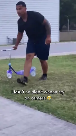He ran like he was gonna go tell his mom 😂😭 🎥 @The Kelley Family ❤️ #ladbible #fyp #foryoupage #scooter #scooterfail #dads