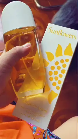 Sunflowers ❤️🌻🌻🌻#elizabetharden #sunflowers #eaudetoilette #edt #yousmellnice #scentoftheday #sotd #perfume #perfumetiktok #perfumes #scent #happy