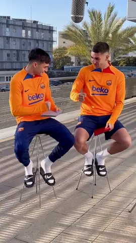 Rock, paper, scissors with @pedri and @ferrantorres 😜 #fcbarcelona #barcelona #barçaontiktok #football #DeportesEnTikTok #sports