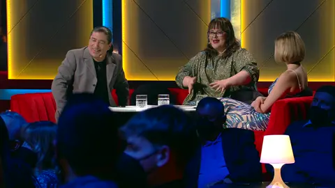 Balázs Andi még ülve is táncol, ha egy dalról beszél. Nektek is van ilyen ismerősötök? 😀@Balazsandi #dunatv #csinaljukafesztivalt #retro #balazsandi #dance