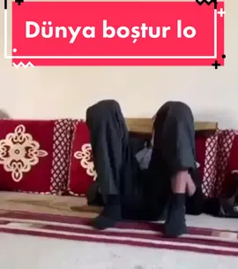 Dünya boştur lo #komik #komikvideo #komikvideolar #takipavm #komikcaps #turksh #komeditürkiye #komikmontaj #çokkomik #komik sahne #keşfet #fenomen #dünya #dünyaboşturlo