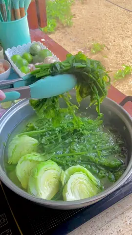 มื้อเที่ยงวันนี้ถูกใจคนใต้แน่นอนค่ะ หรอยมาก กินข้าวหมดหม้อเลยค่ะ😜😊#tiktokพากิน #ห้องครัวtiktok #เมนูประจําวัน #TikTokuni #จานหรูดี #ทํากับข้าวให้คุณสามี #อาหารใต้