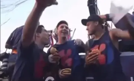 msn with burgers :) #msn #messi #neymar #suarez #messisuarezneymar