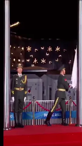 Yes, i put my face on the left side guy #olympic2022 #flagman