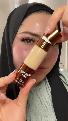 That yummy skin serum foundation!! This product is different from anything I’ve tried. A skincare foundation with medium coverage, hydration, and a radiant finish! Beautiful skin-like finish and I'm living for it 🙌🏻🤩 • Also, the balm contour melted into my skin like butter! Easy to blend, buildable contour and so effortless My first impressions sold me to be purchasing her whole line! 😍 @DanessaMyricksBeauty #danessamyricks #makeup #makeupproducts #firstimpression #beauty #fyp