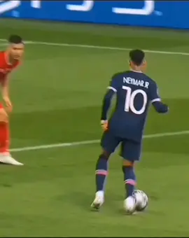 Neymar 🎩 vs Bayern 🤩🍿 #foryoupage #fyp #foryou #tiktok #viral #fypシ #goat #dribble #football #Soccer #magican #Skills #Psg #psg #bayern