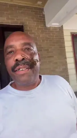 Steve Harvey definitely doesn’t like spiders (@Funny key) #spoderfilter #steveharvey #prank