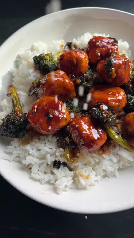 sticky sesame meatballs #meatballs #honey #weeknightdinner #chickenmeatballs #FoodTok #dinnerrecipe #homemade #rice #broccoli