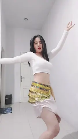 penari latar arab maklum 🤣 #SerumGakHarusMahal #fyp #bellydance