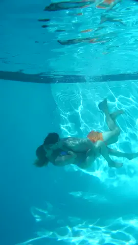 Which one are you? 👩‍❤️‍💋‍👨 or 🤕? @Lele Pons @yosoyguaynaa