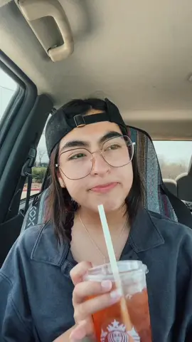 Reply to @moistmoofin it’s really sweet tho #starbucks #starbies #starbucksdrinks #olivegarden #og #raspberry #peachtea