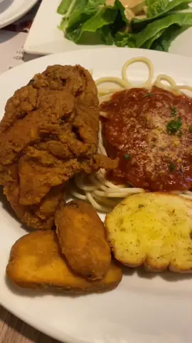 Pang myday nyo na nasa kainan kayo sa shakeys #prank #fyp #fypシ #food