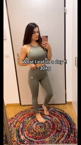 What I eat a day after losing -30kg #rooxy #viral #whatieatianday #weightloss #healthy #eating #foryou #fyp #protein