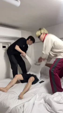 늦잠자는 친구 깨우는 최고의 방법 @158mcm #김모이 #기상 #틱톡순삭별들의미션