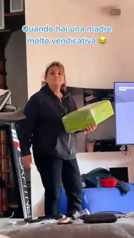 Mai burlarsi troppo di una madre 😂 @angelaalviti #maaaèvalè #ehvaleee #varo #mamma #famiglia #ridere #maaa #mammaefiglio