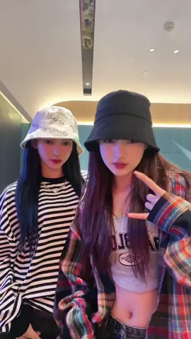 Cai Yubing dance with her best friend Guo JiaYu ✨ #蔡语冰 #蔡冰 #차이유빙 #차이빙 #caiyubing #caibing #yubing #guojiayu #jiayu #greatdancecrew #dancer #dance #aiki #hook #gogirl #challange  #douyin #fyp #foryou #xyzbca