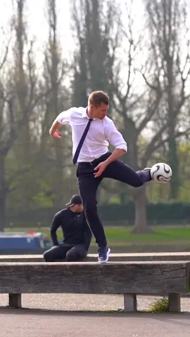 The guy in the background 🤣🤣🤣