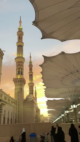 The city of lights 🤍 الحمد لله  #medina #saudiarabia #umrah #islam #muslim