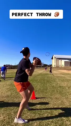 Perfect throw with the perfect timing 🎯 (yvqbacademy/IG) #football #aim #nodaysoff #foryou #foryoupage