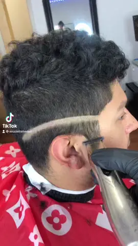 Small tutorial :) love you #barber #fade #haircut #midfade #highfade #lowfade #barberstowntv #barbero