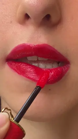Batalha de texturas com @Carolina Herrera: Glossy X Matte: qual a sua preferida? 😍 #SephoraBrasil #makeup #glossylips #mattelips #fy #batomvermelho