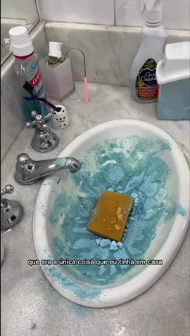 Criando uma bomba atômica de produtos de limpeza no meu banheiro. #CleanTok #limpeza #cleaningtiktok