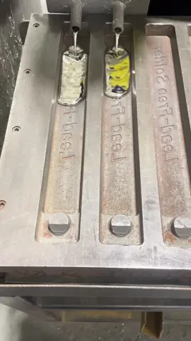 Pouring some 2kg feeder ingots #foryou #moltenmetal #metal #ingots