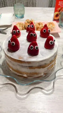 Babam böyle pasta yapmayı nerden öğrendi🍰                                                              #keşfet #fyp #cake #pasta #cook