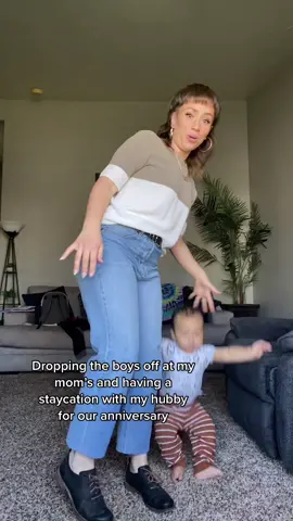 Big booty coming through 😂 #OOTD #momfashion #staycation #anniversary #mullet #sahm #husbandwife #weddinganniversary #boymom #grandmashouse #byekids
