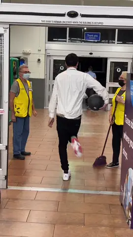 How to exit a store with style with a basketball 😂