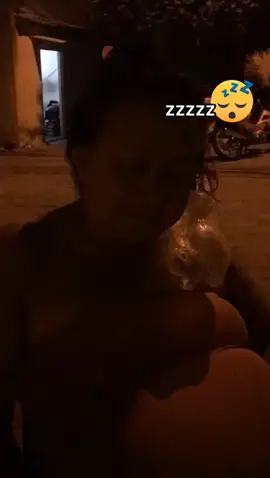 mainha dormindo kkkk😂😂