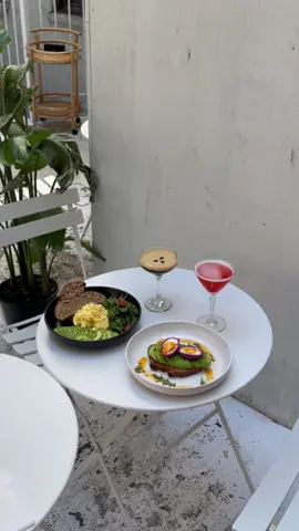 A hidden gem in LES 🍸.                           #minivlog #nycfood #nycrestaurant #nycvibe #nyctiktok #aestheticvideos #aesthetic #brunchtok #brunchideas