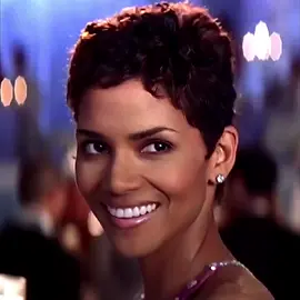 halle berry or hallelujah 🛐 #fyp #foryou #halleberry #2000s #jamesbond #edit #jinx
