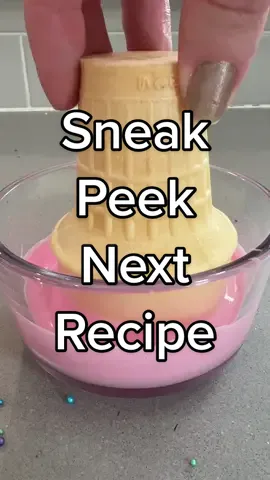 Get ready for a fun spring treat! Perfect for birthdays and Easter! #icecreamcones #ricekrispietreats #ricekrispytreats #mandms