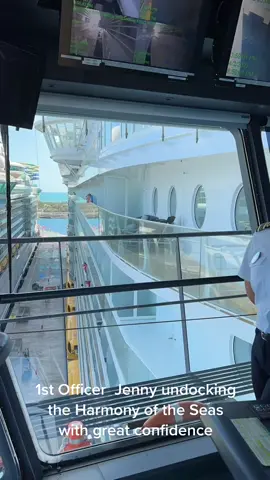 @royalcaribbean #female #firstofficer #navigation #maneuvering and #undocking #cruiseship ##harmonyoftheseas after a #perfectdayatcococay #bahamas #girlpower with 130.000 #horspower at her #fingertips #proud #captain #exelent #bridgeteam