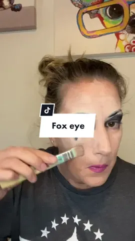 It’s not fair to keep this kind of talent hidden #makeuptutorial #juliafox #foxeyes #makeup