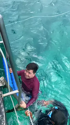 Aguy aguy aguy…inatake ako ng takot…ayun hindi na ako tumuloy sa helmet diving hahaha #Boracay