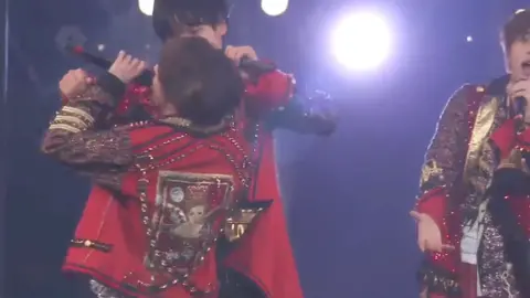 大好きな誠也くんに抱きついたらボタン引っかかっちゃった晶哉くん #これは確信犯か否か #さのすえ #末澤誠也 #佐野晶哉 #aぇgroup