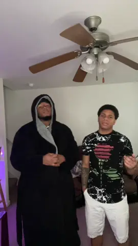 #stitch with @thegreatlondini.com what we gonna do about it pt.6 (ROBE: @davidarchy_official  ) w/ @xternalgod #whatwegonnado #breakin #sleeping #ssblayze