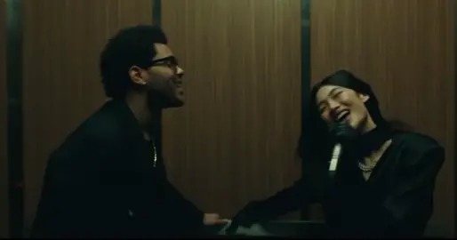 stop this is so cute, I’m literally crying 💔 #theweeknd #outoftime #xotwocl #hoyeonjung