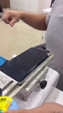 Troca somente do vidro Samsung S10 🪄#trocadevidrotrincado #samsung #assistenciatecnica #tampatraseiraiphone #floop #fly #trocadevidro #trocadevidro