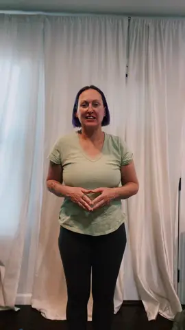 60 seconds of Yoga💜 What does your posture feel like when you focus on alignment? Always move in a way that doesn't create pain. #StressRelief #stressmanagment #SelfCare #mindbodyconnection